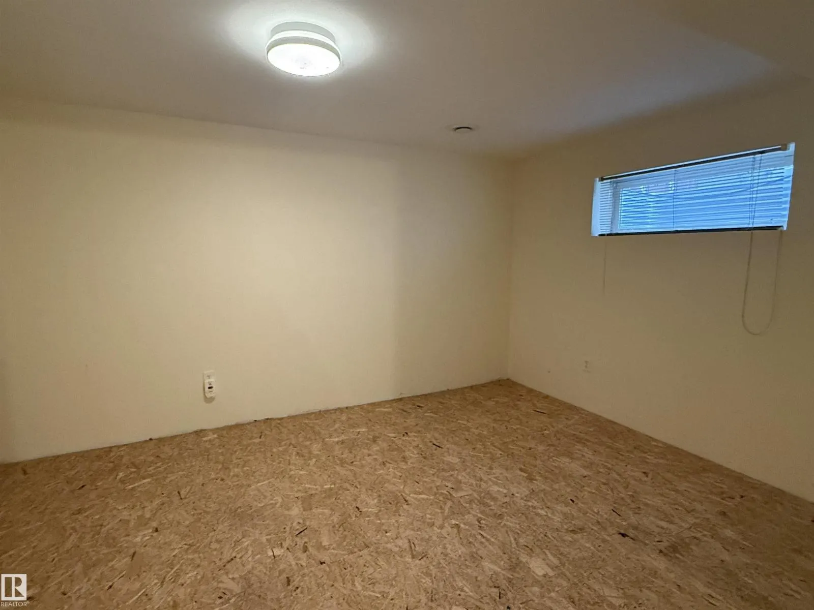 1920 37 AV NW