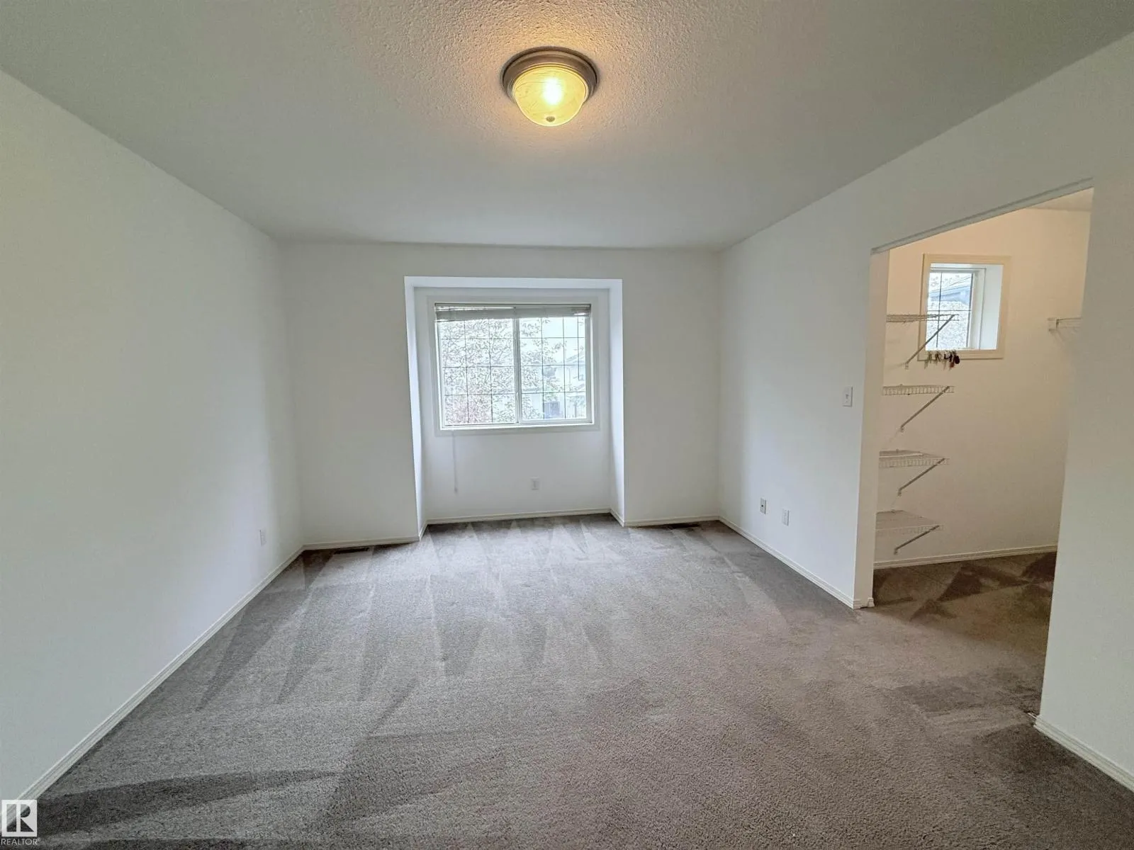 1920 37 AV NW