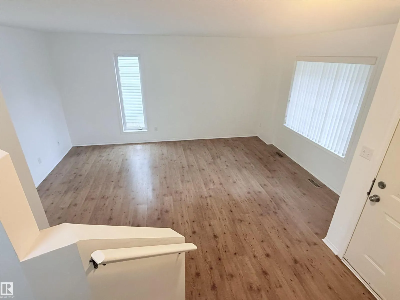 1920 37 AV NW