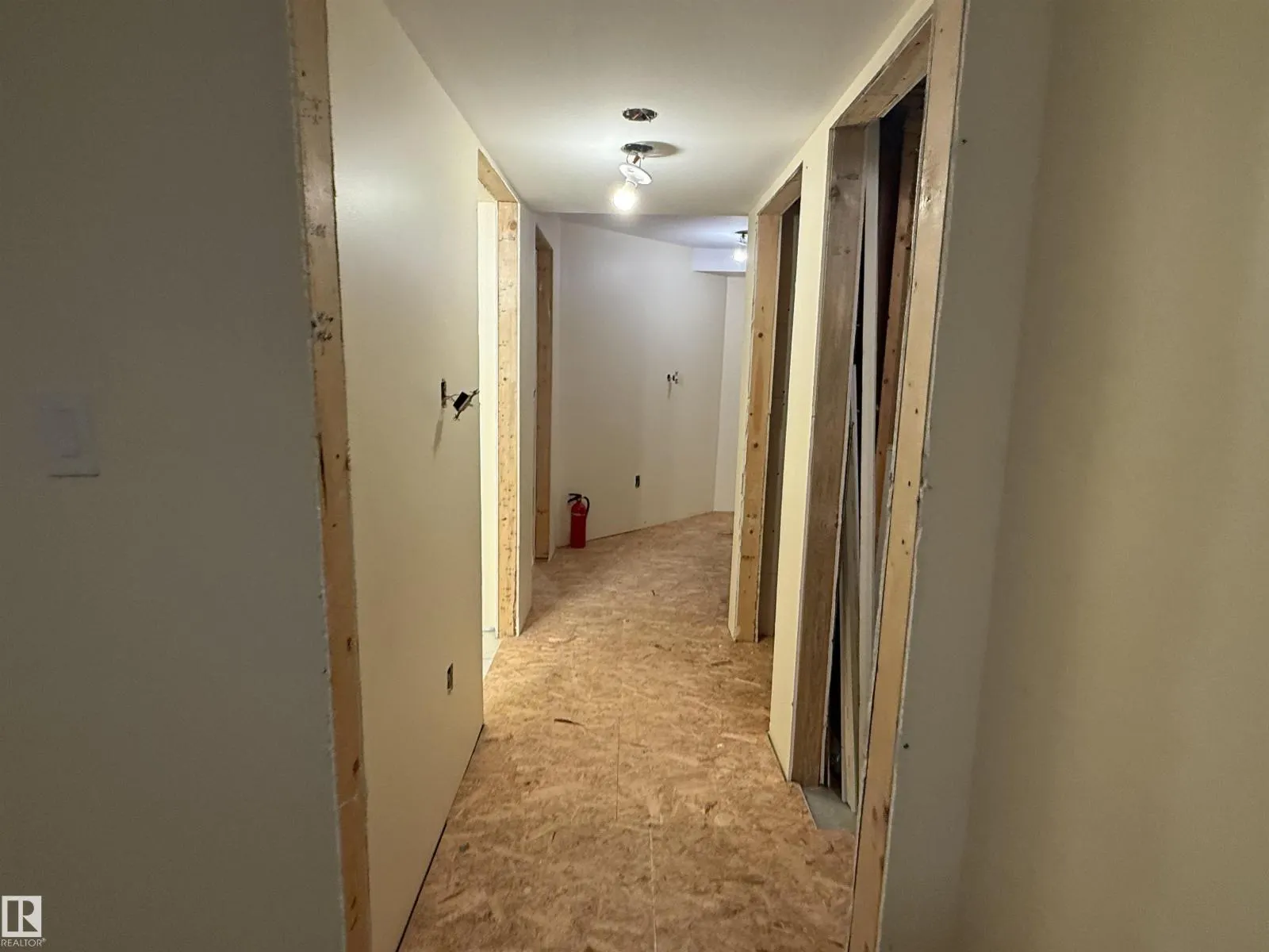 1920 37 AV NW