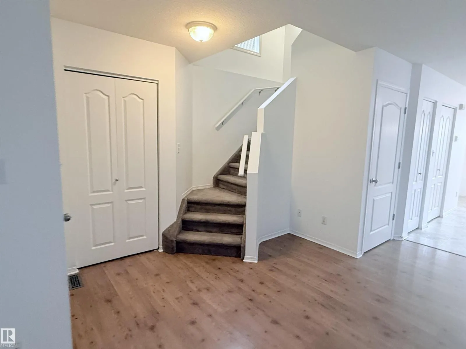 1920 37 AV NW