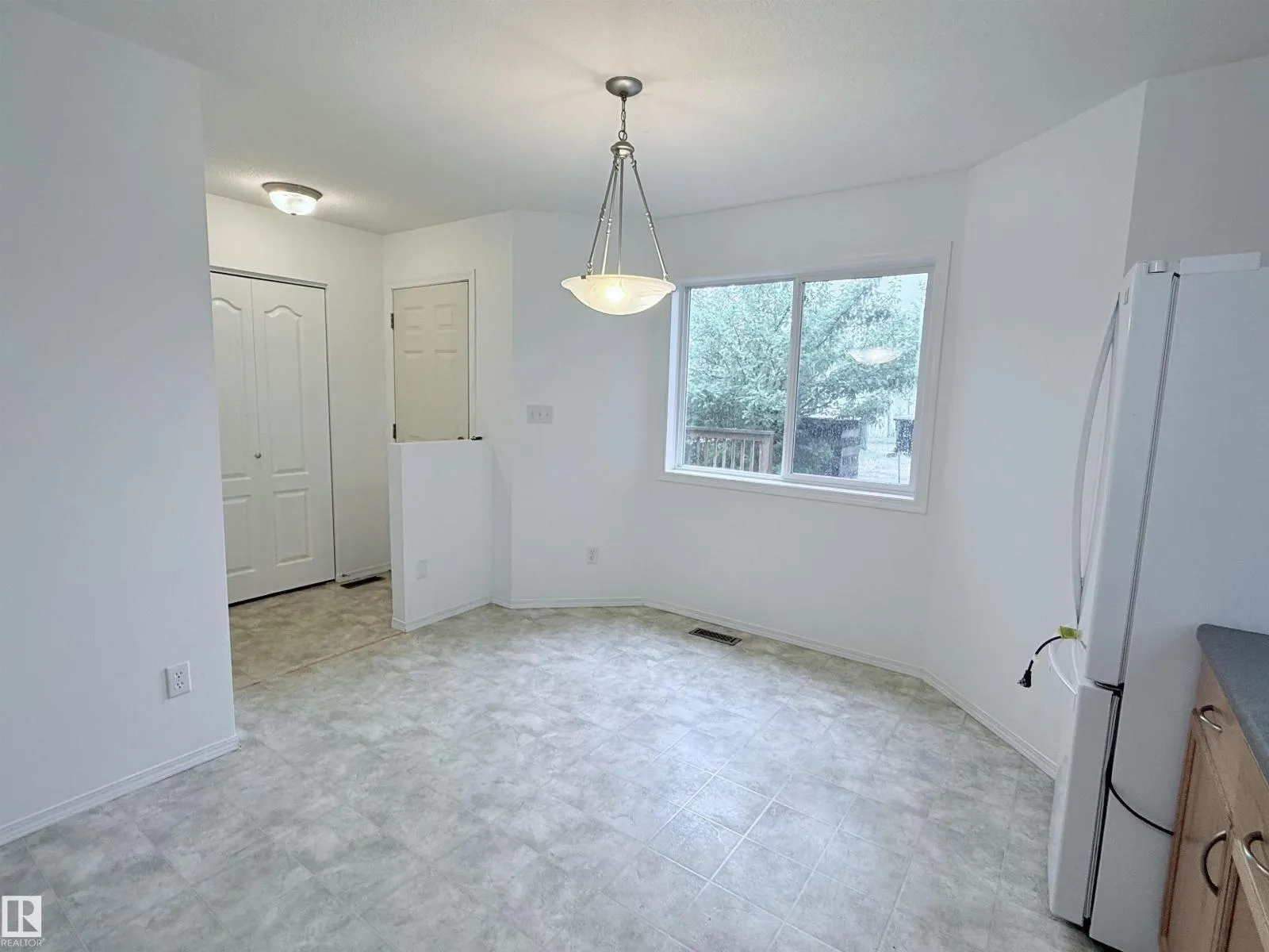1920 37 AV NW