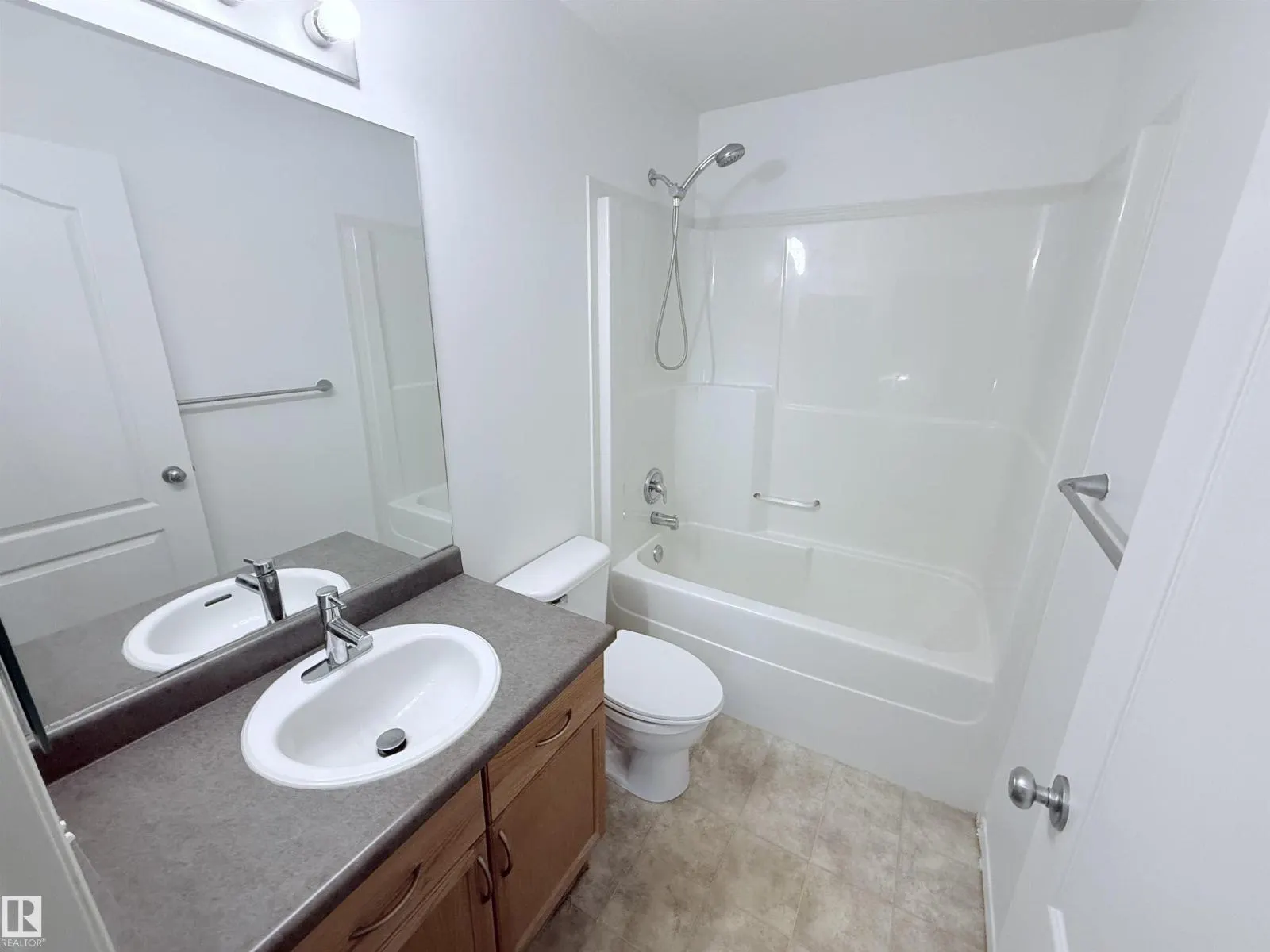 1920 37 AV NW