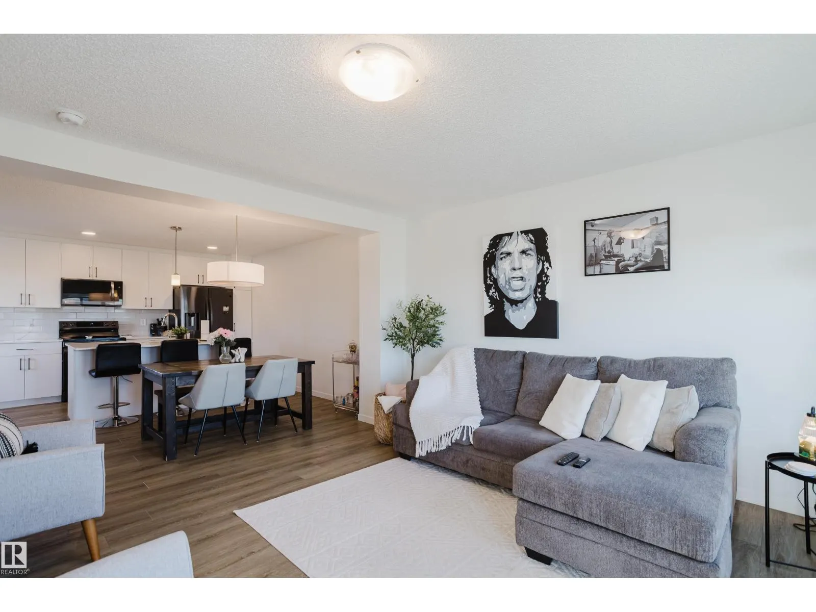 #49 850 Secord BV NW