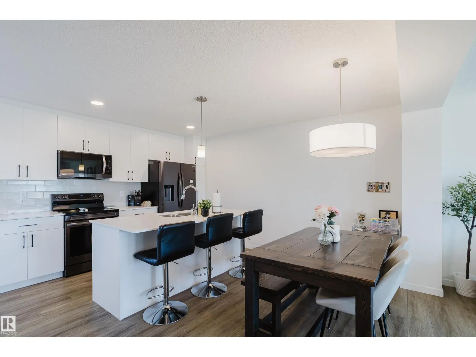 #49 850 Secord BV NW