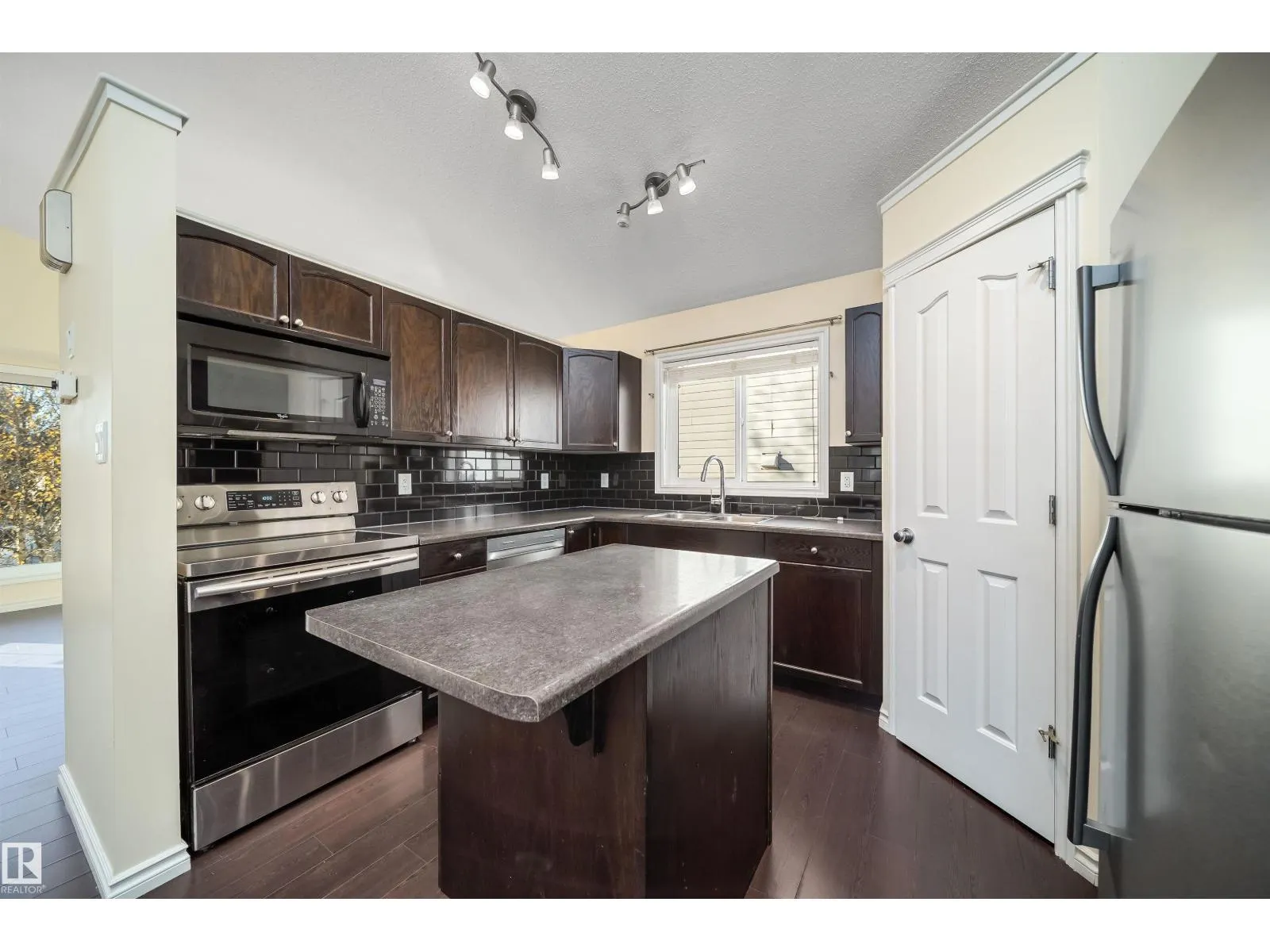 1126 36A AV NW