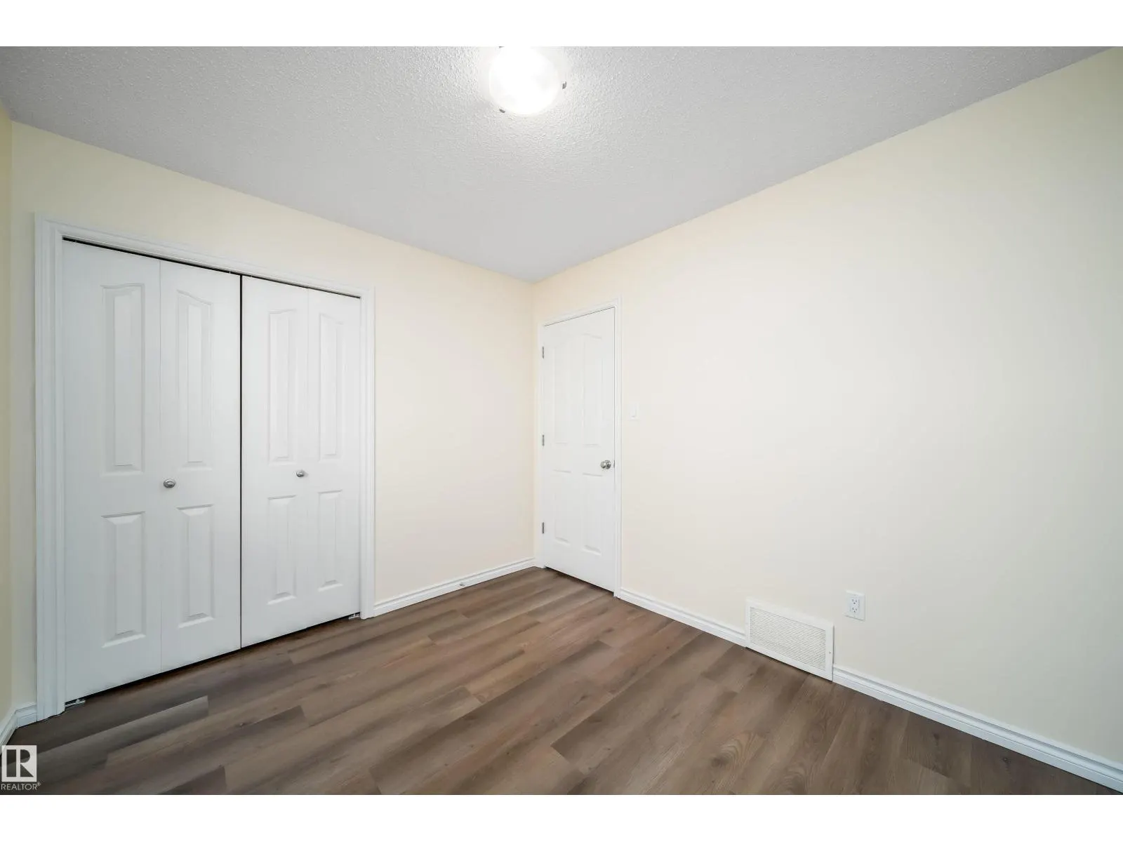 1126 36A AV NW