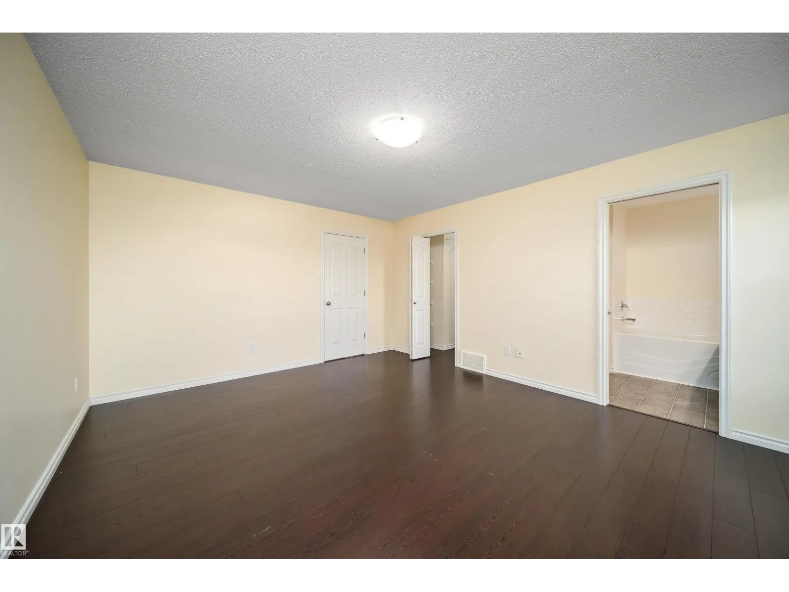 1126 36A AV NW