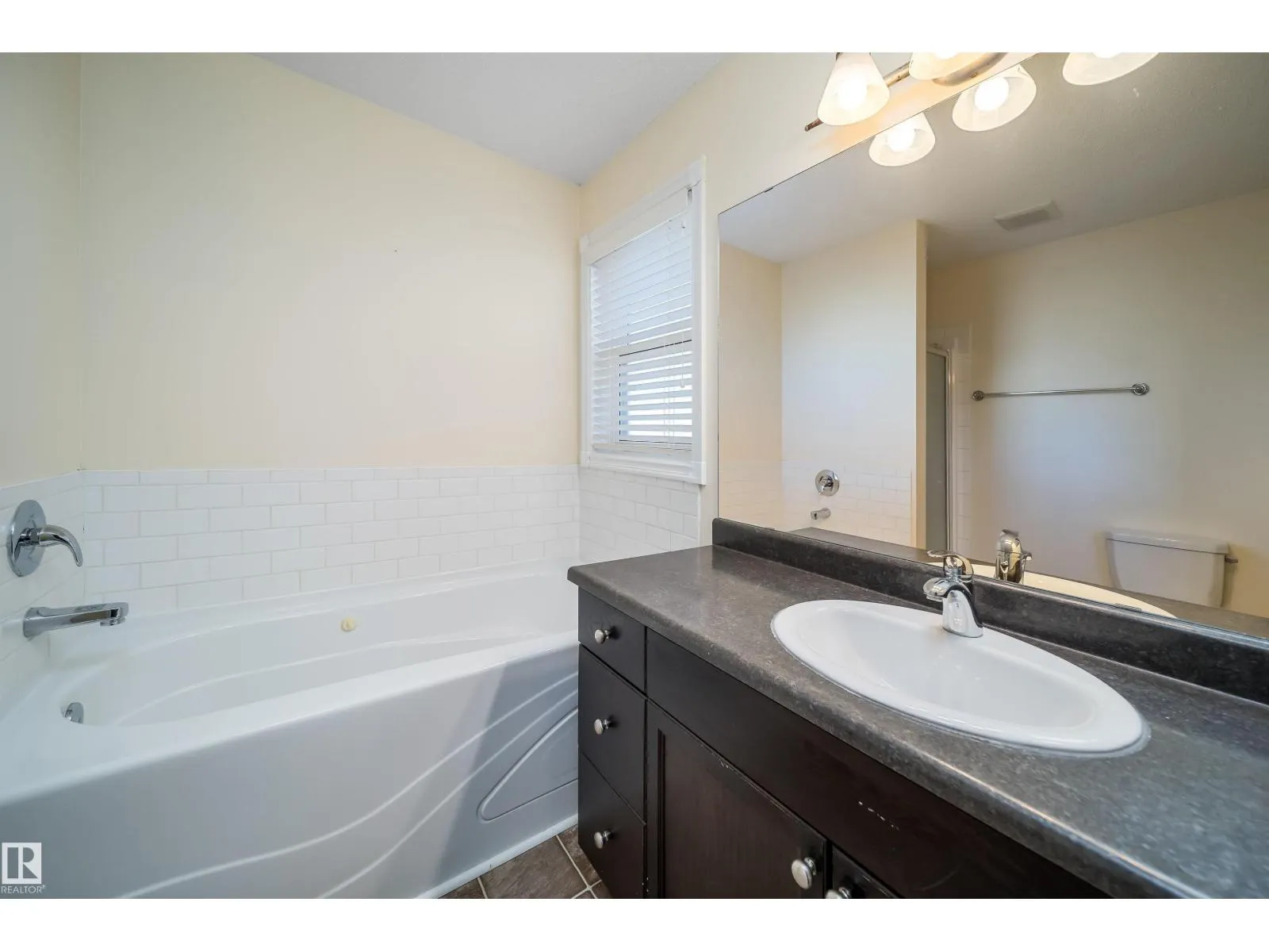 1126 36A AV NW