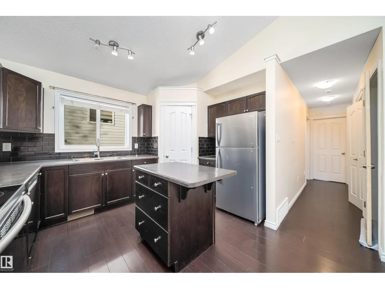 1126 36A AV NW