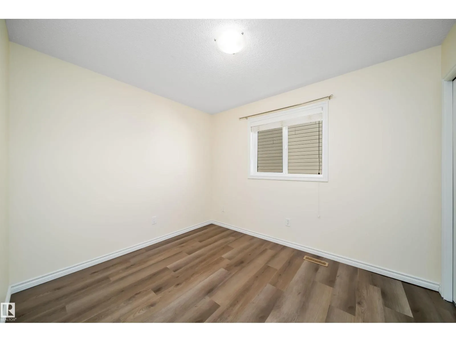 1126 36A AV NW