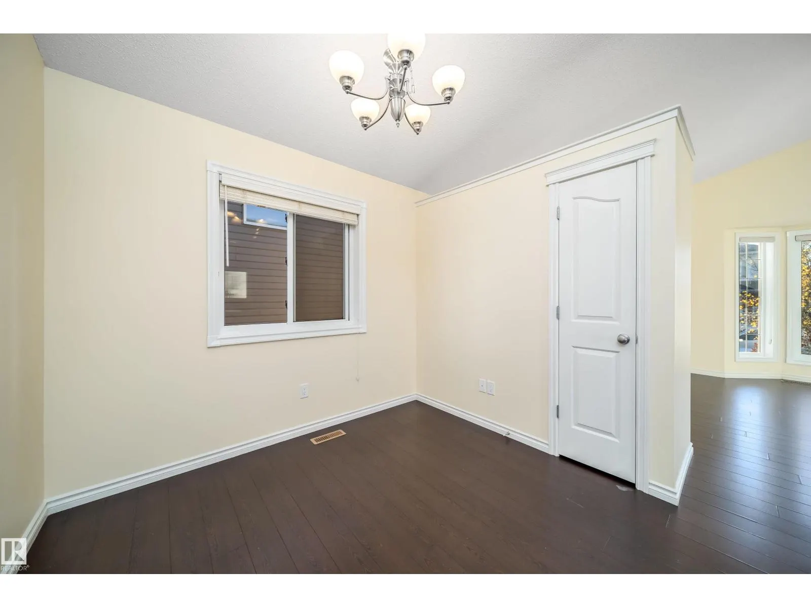 1126 36A AV NW