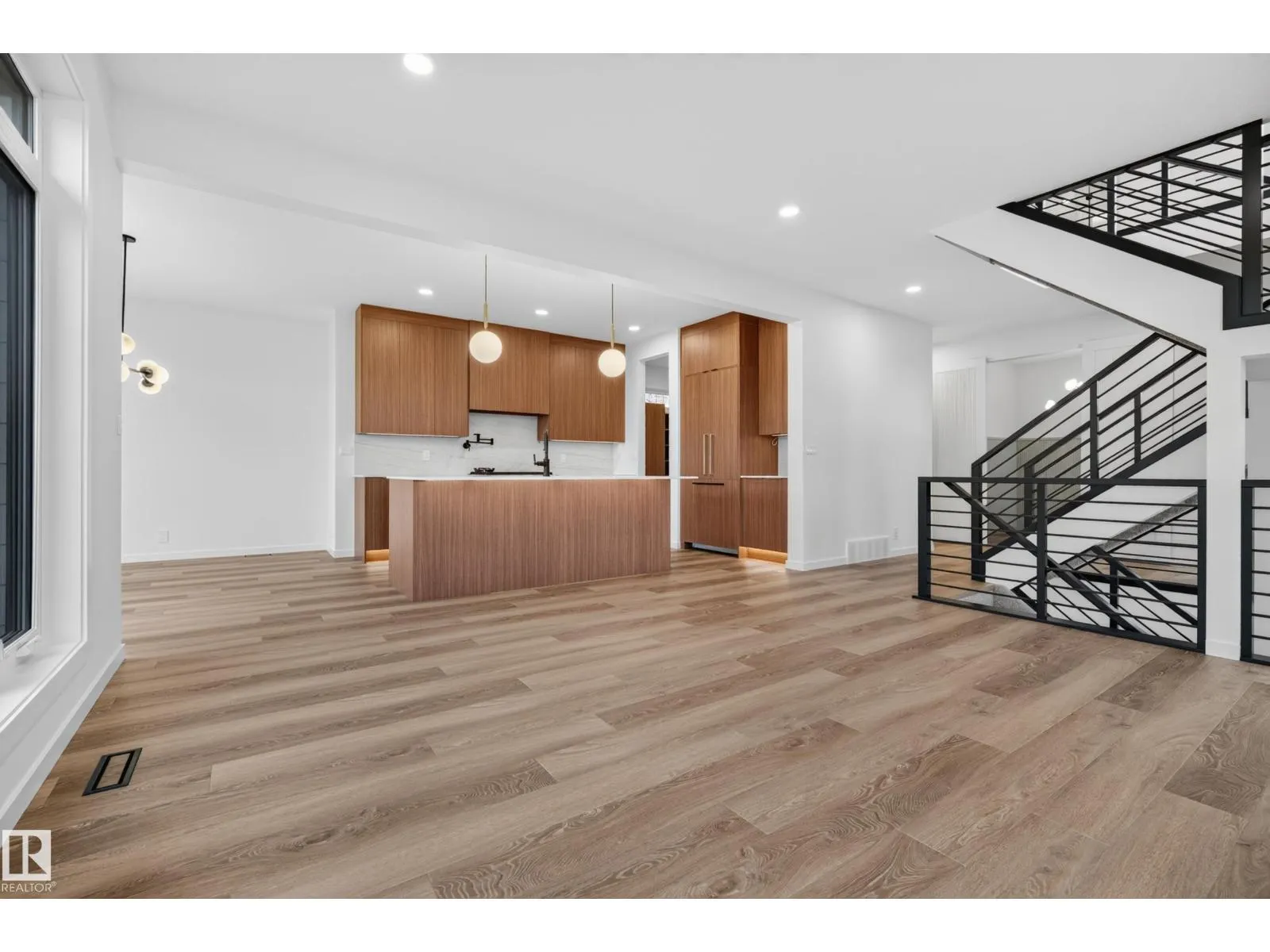 31 NEWBURY CI