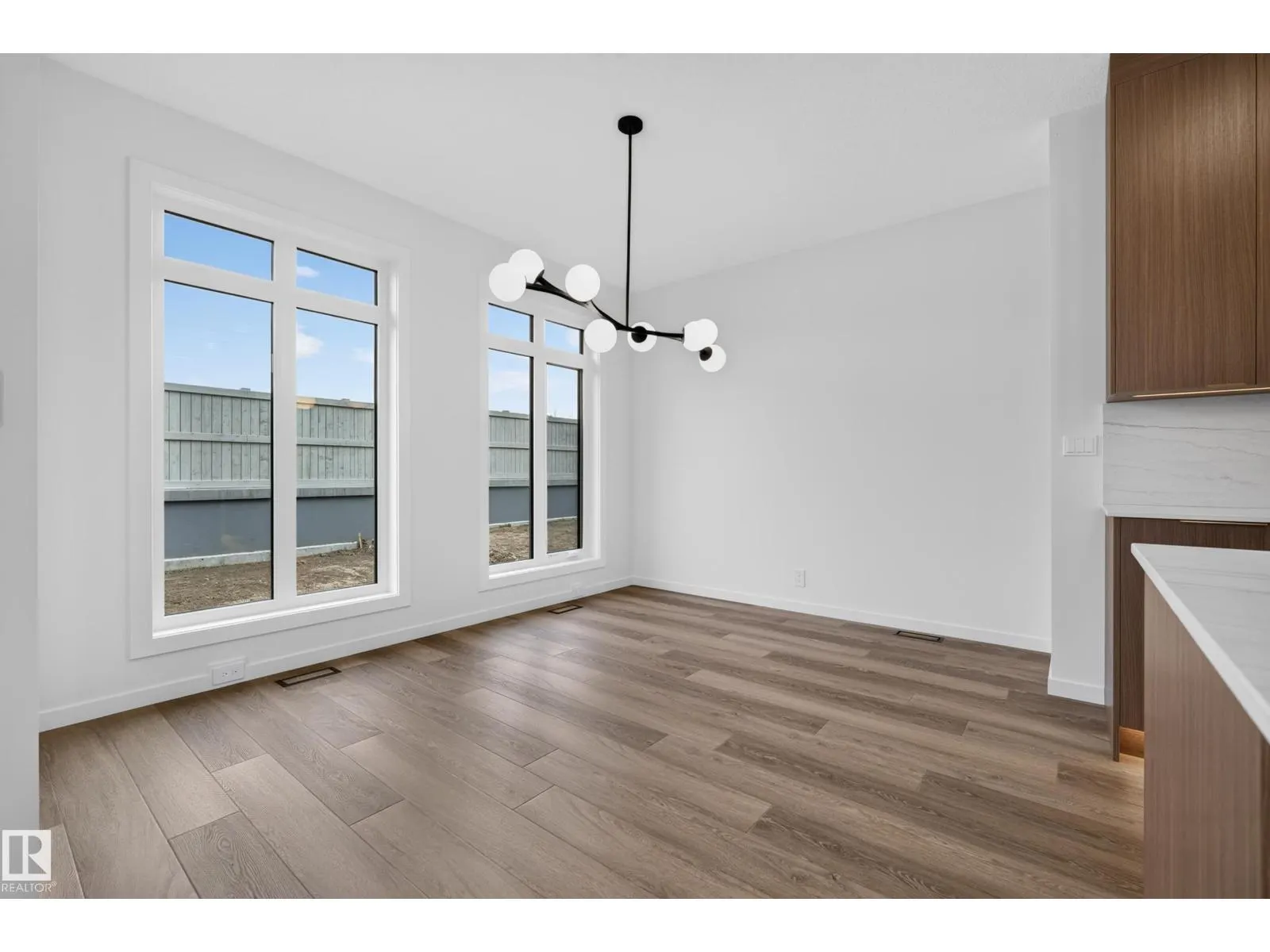 31 NEWBURY CI