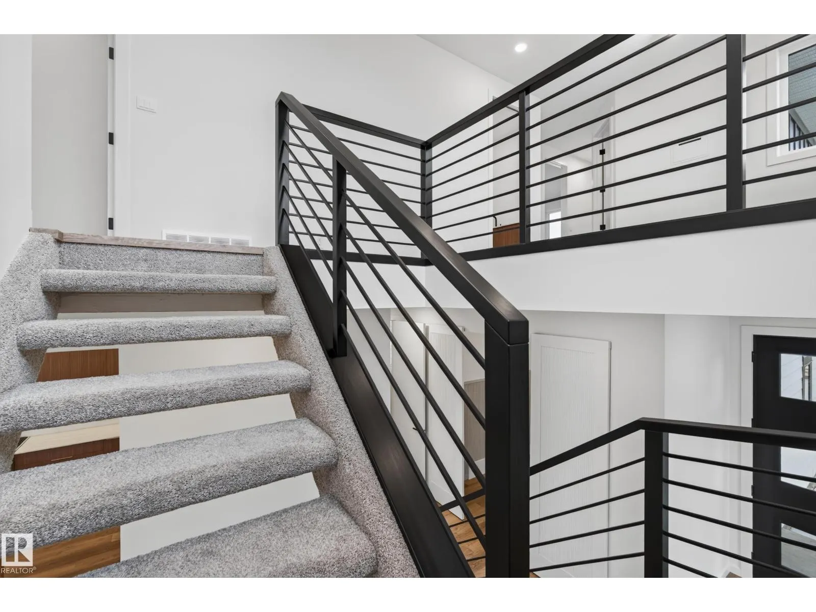 31 NEWBURY CI