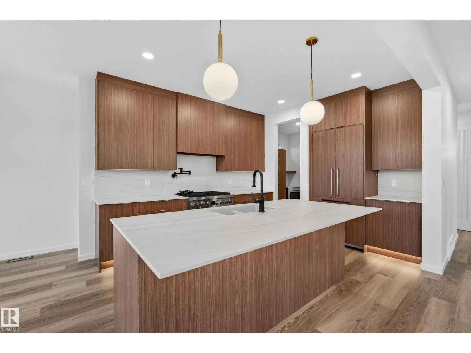 31 NEWBURY CI