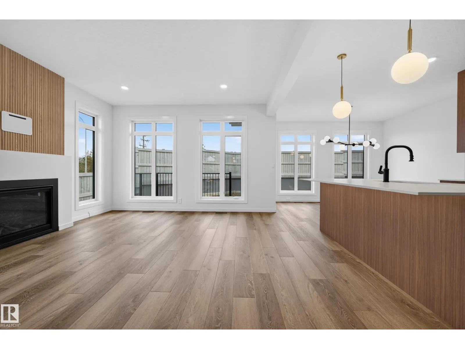 31 NEWBURY CI