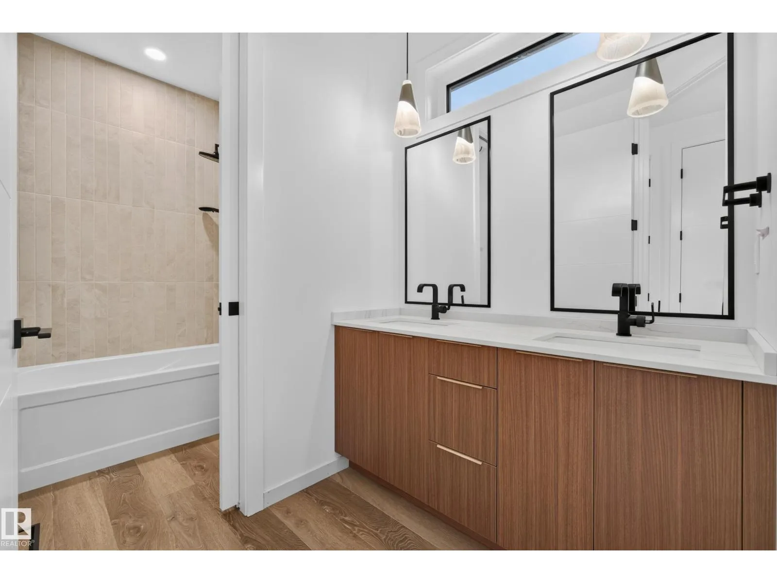 31 NEWBURY CI