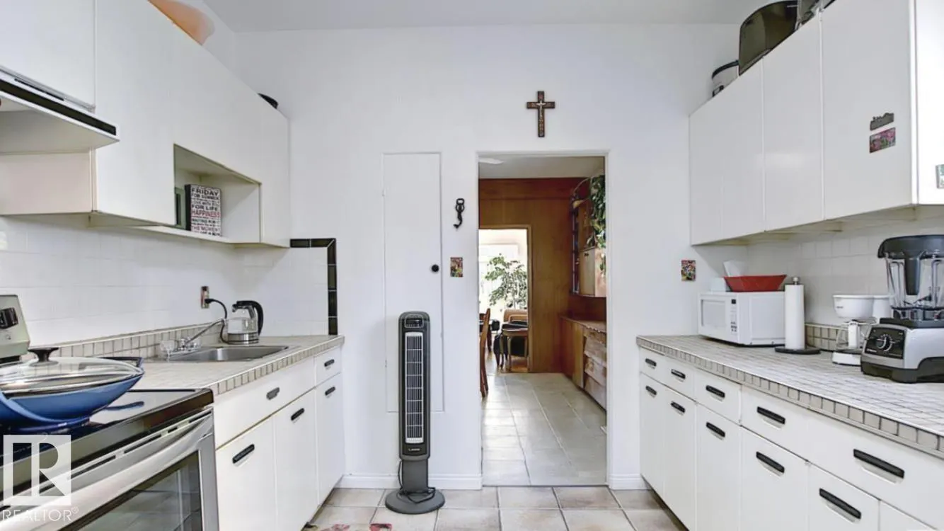 10017 113 ST NW