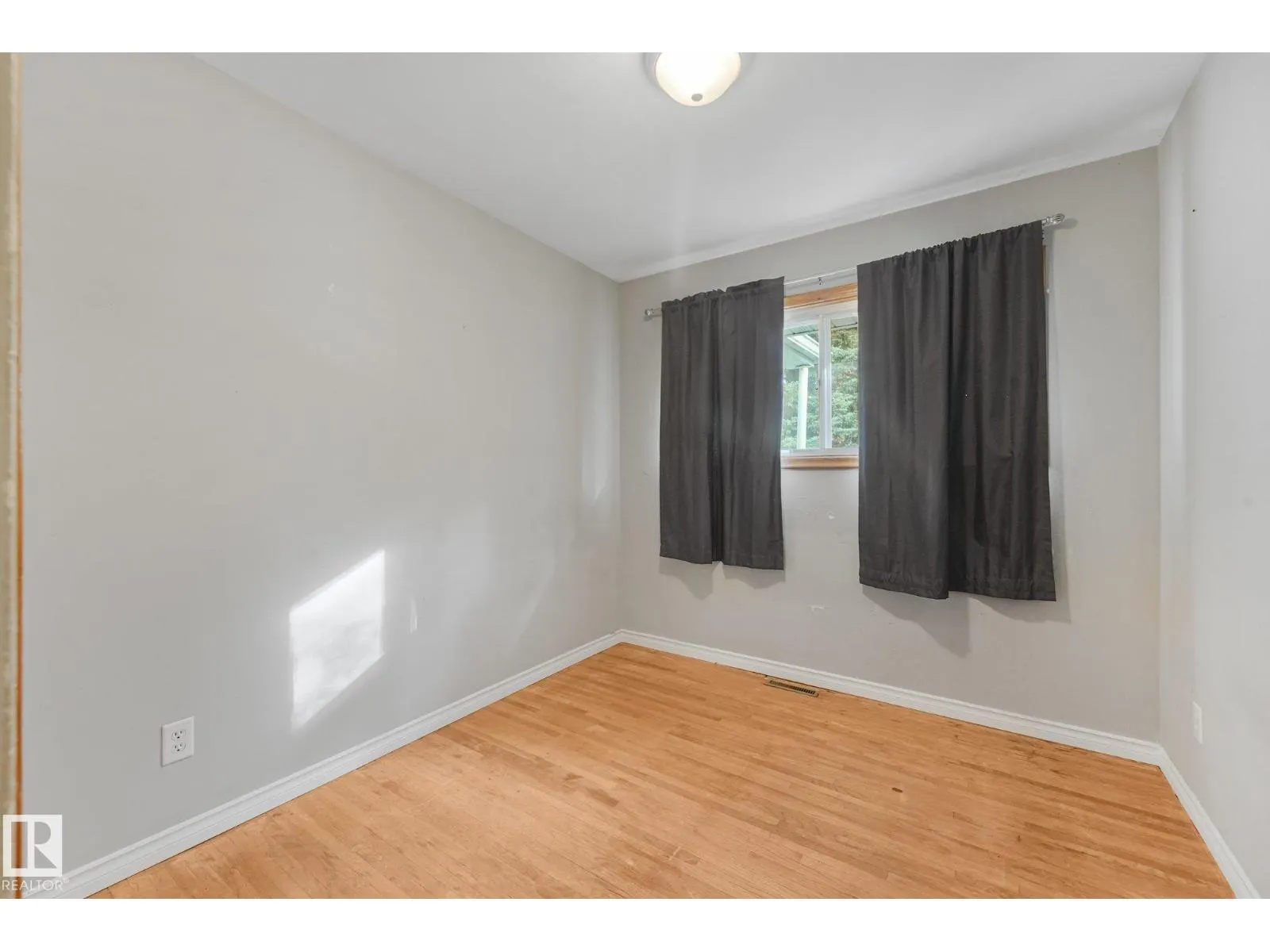 11716 130 ST NW