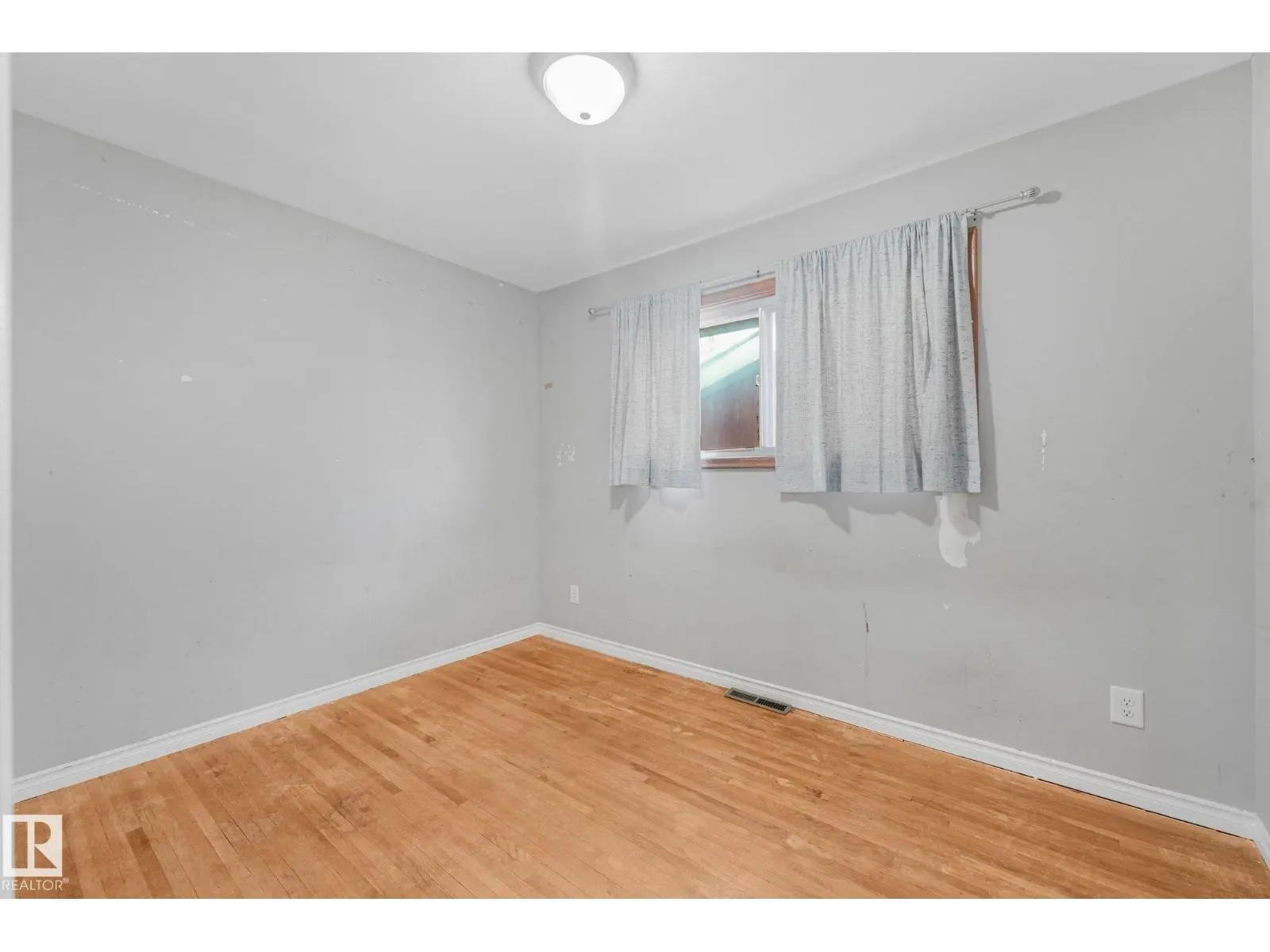 11716 130 ST NW