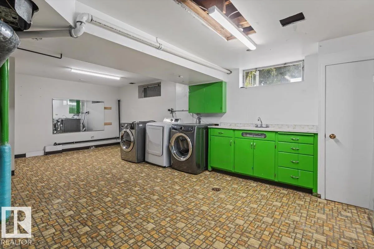 3607 106A ST NW