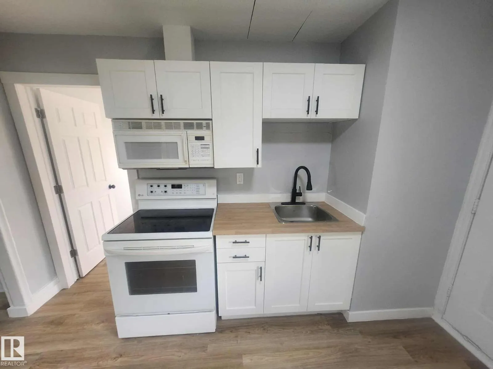 11308 94 ST NW