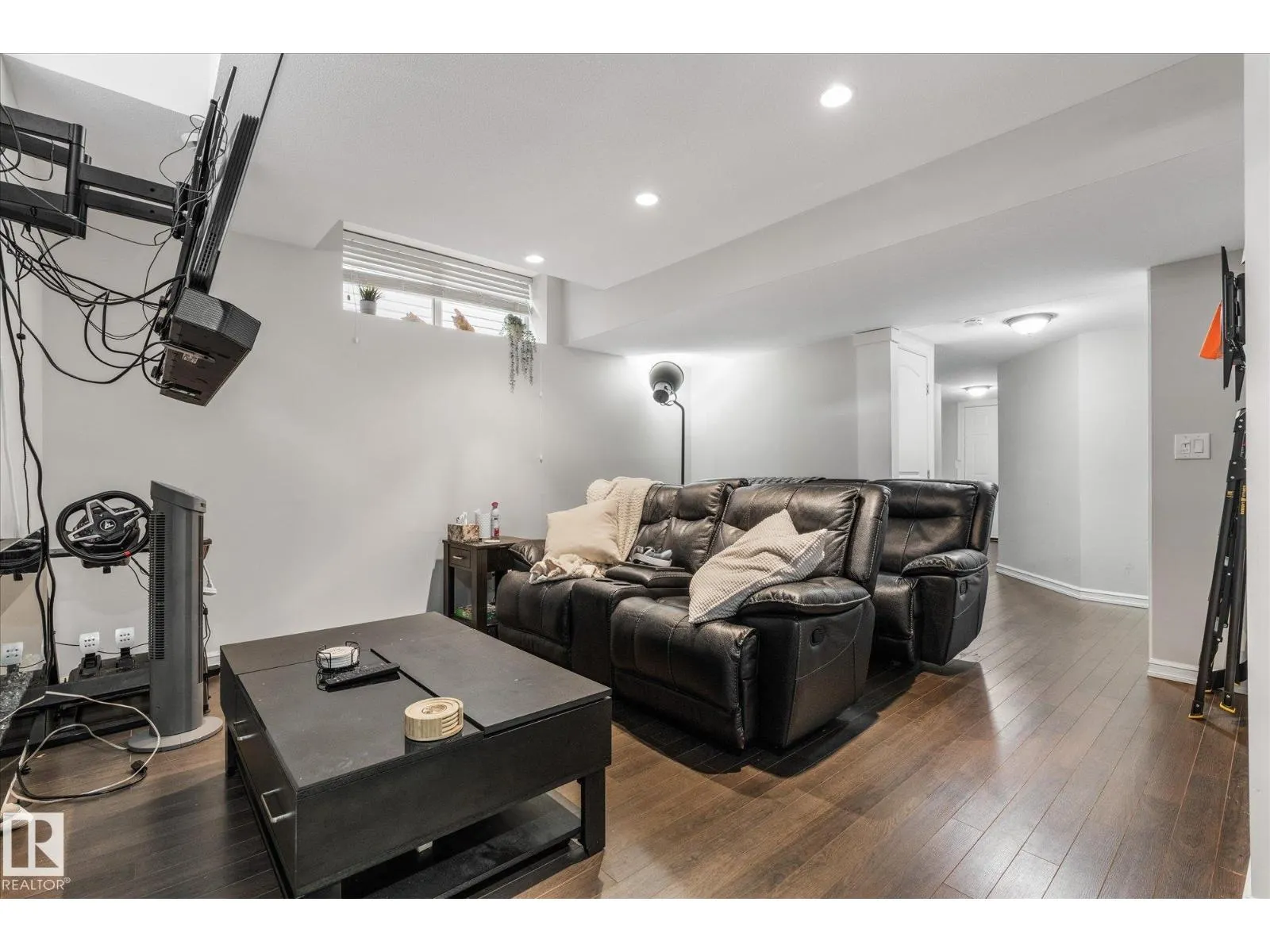 2123 HAMMOND CO NW