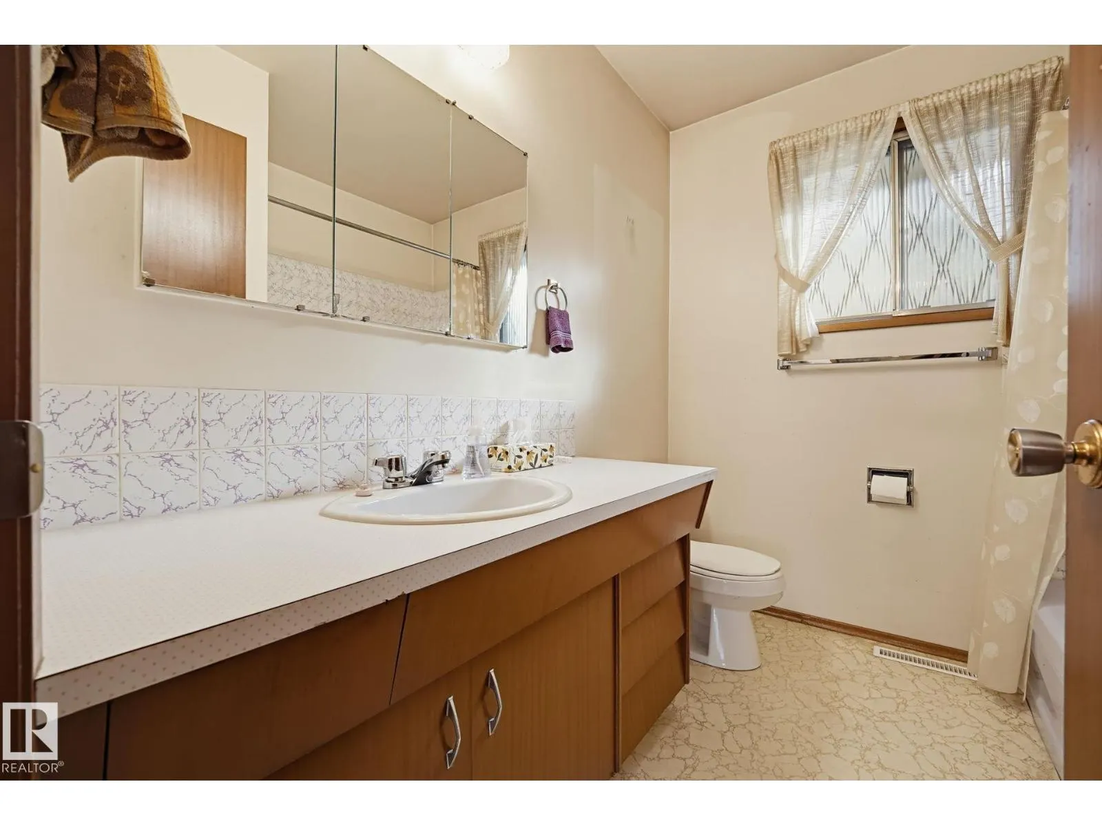 7319 150 AV NW