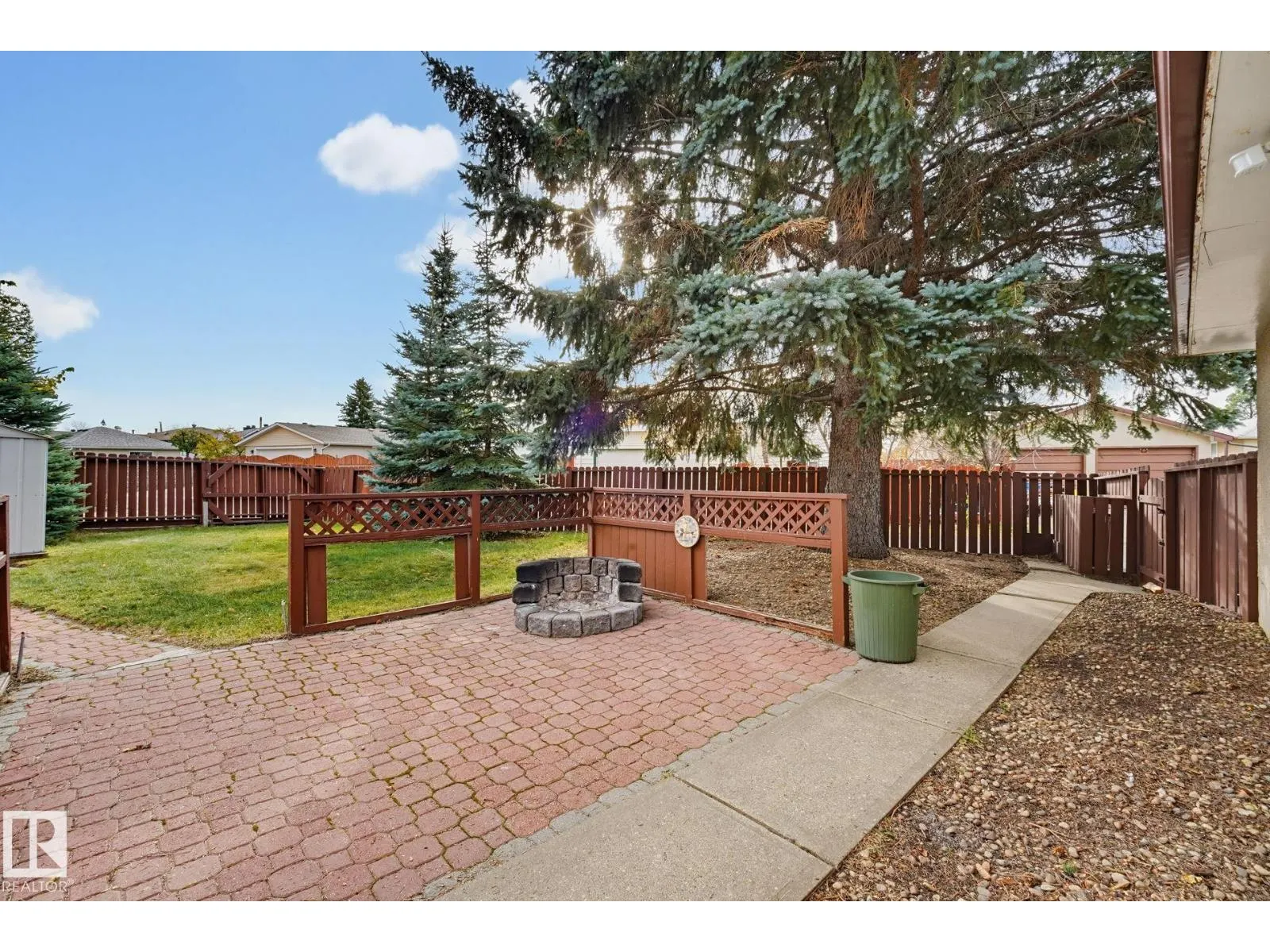 7319 150 AV NW