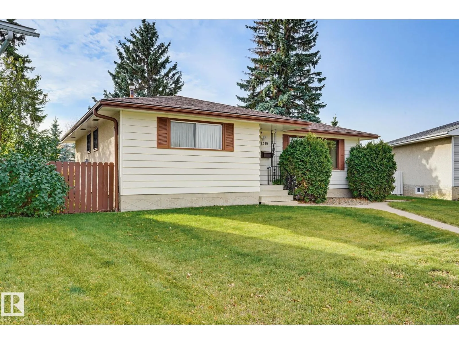 7319 150 AV NW