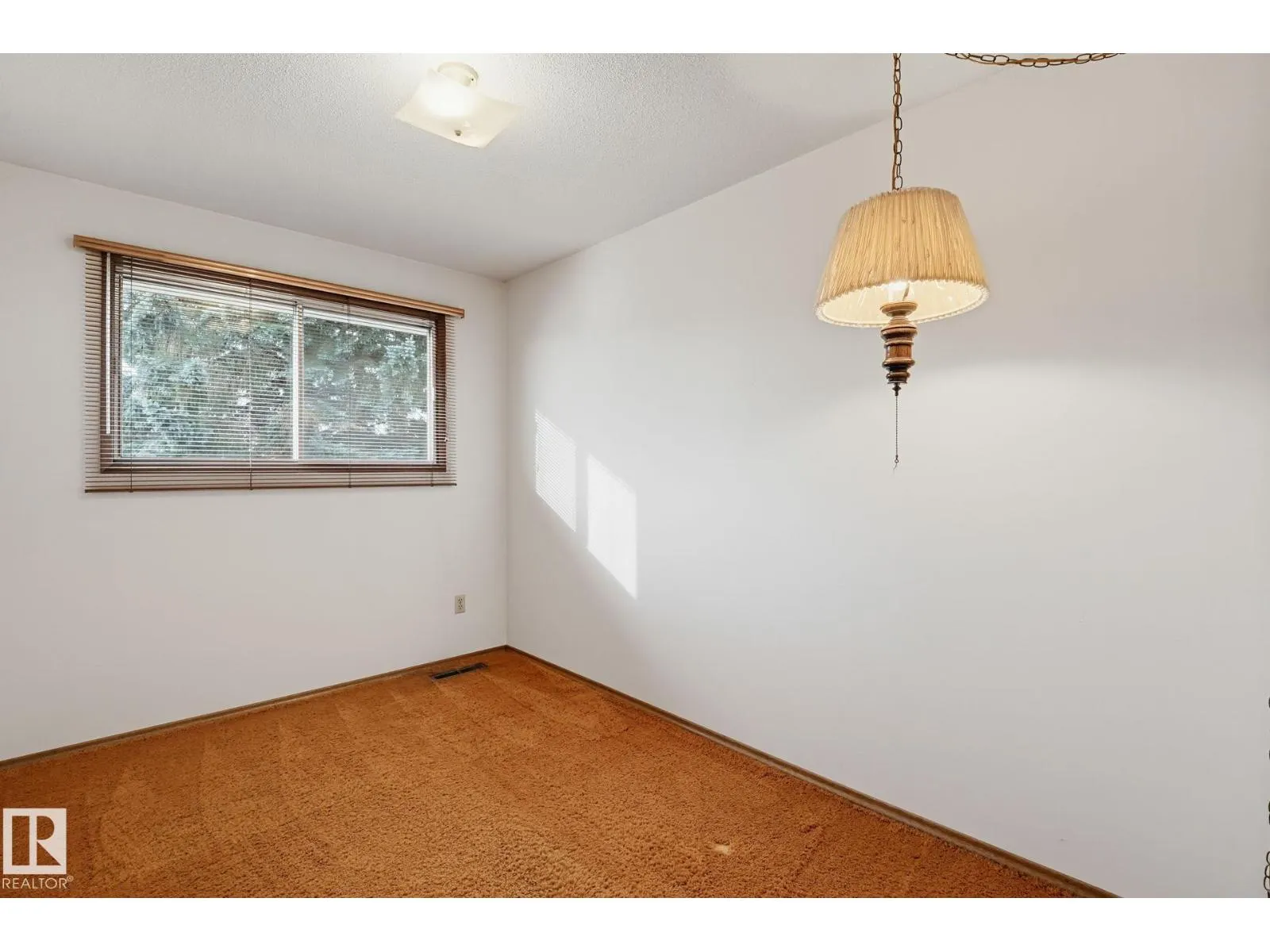 7319 150 AV NW