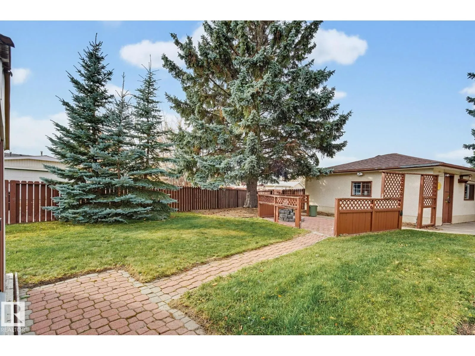 7319 150 AV NW