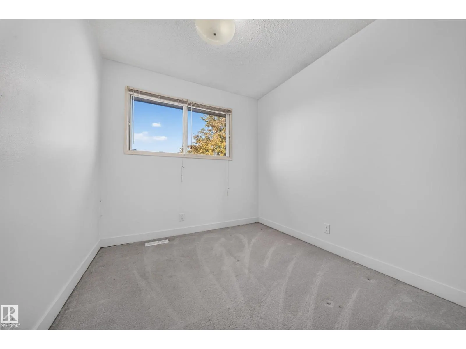 3135 145 AV NW