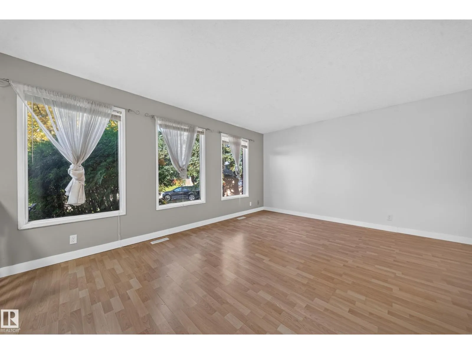3135 145 AV NW