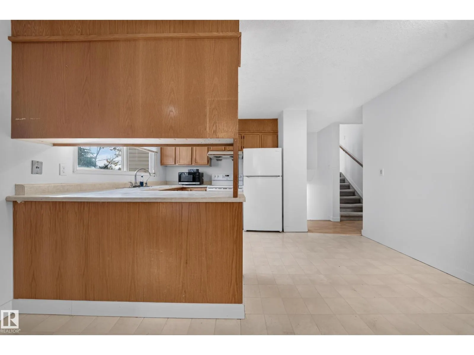 3135 145 AV NW