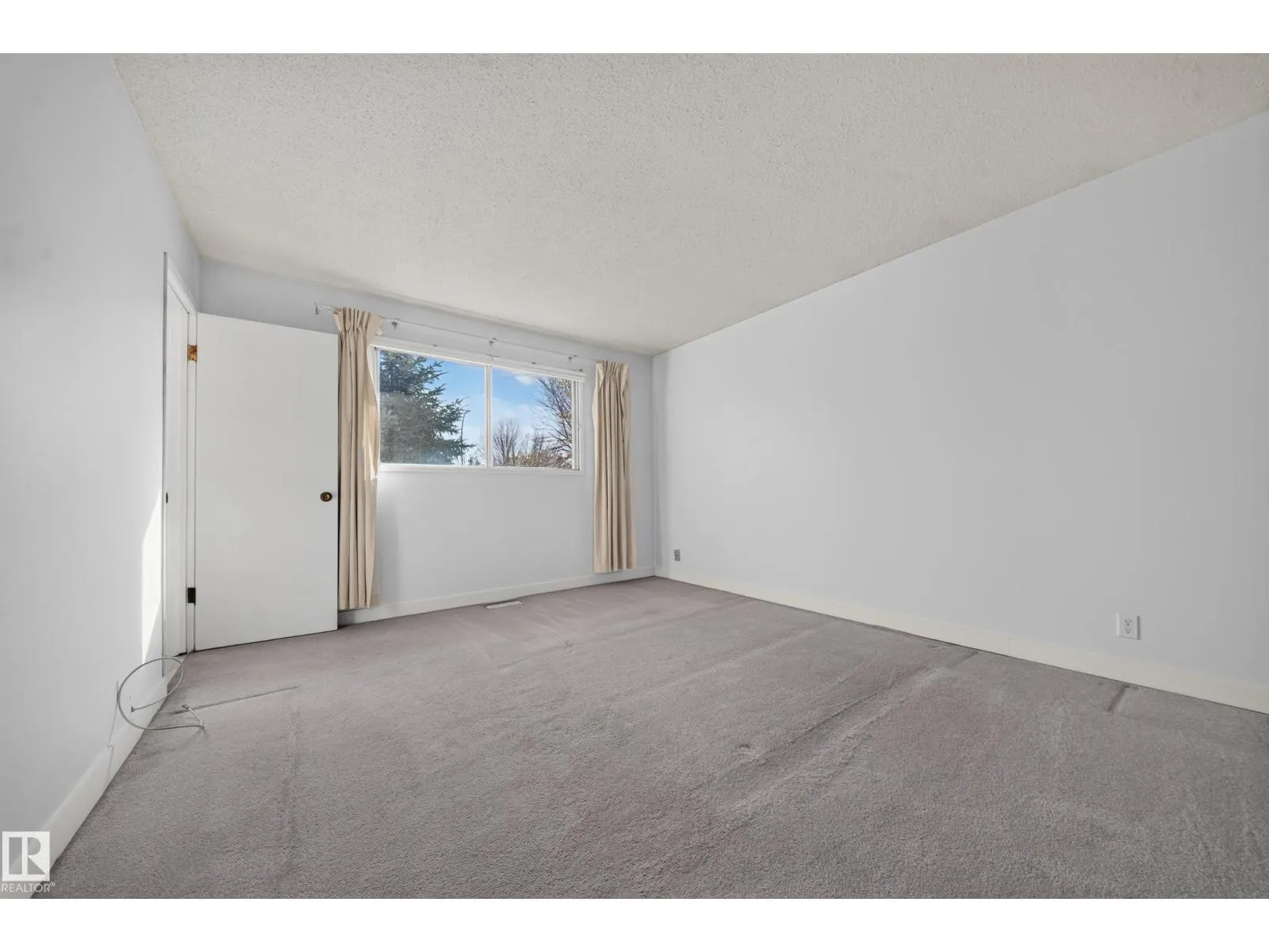 3135 145 AV NW