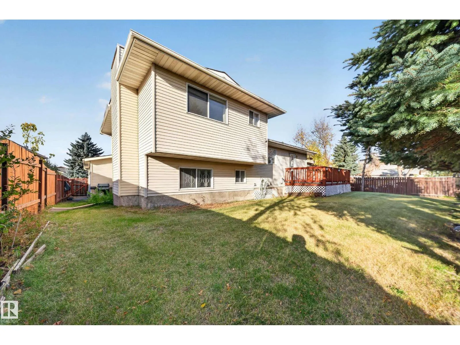 3135 145 AV NW