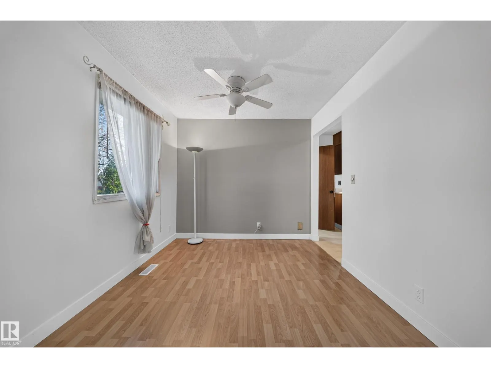 3135 145 AV NW