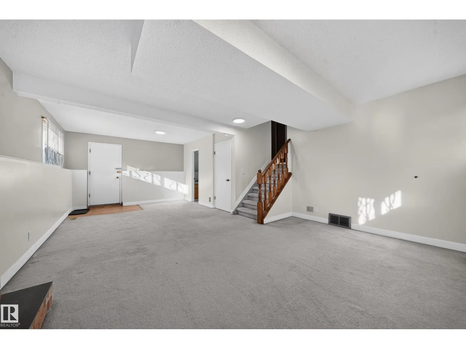 3135 145 AV NW