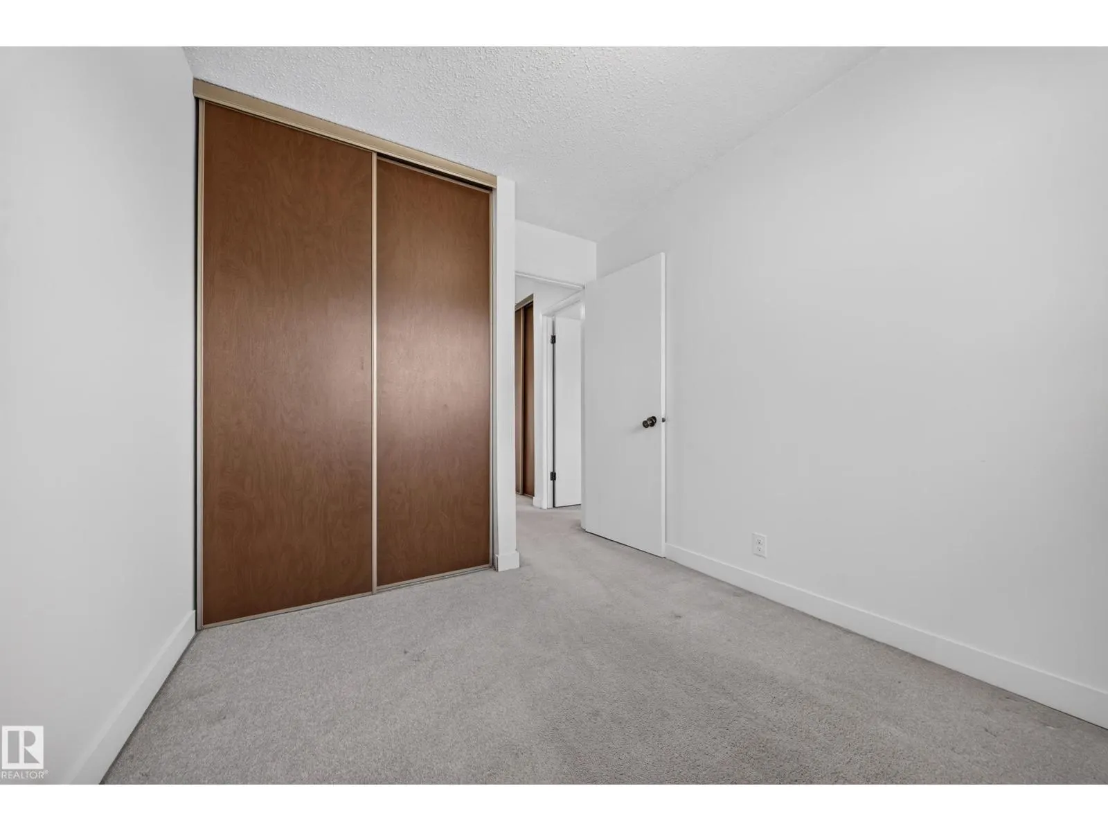 3135 145 AV NW