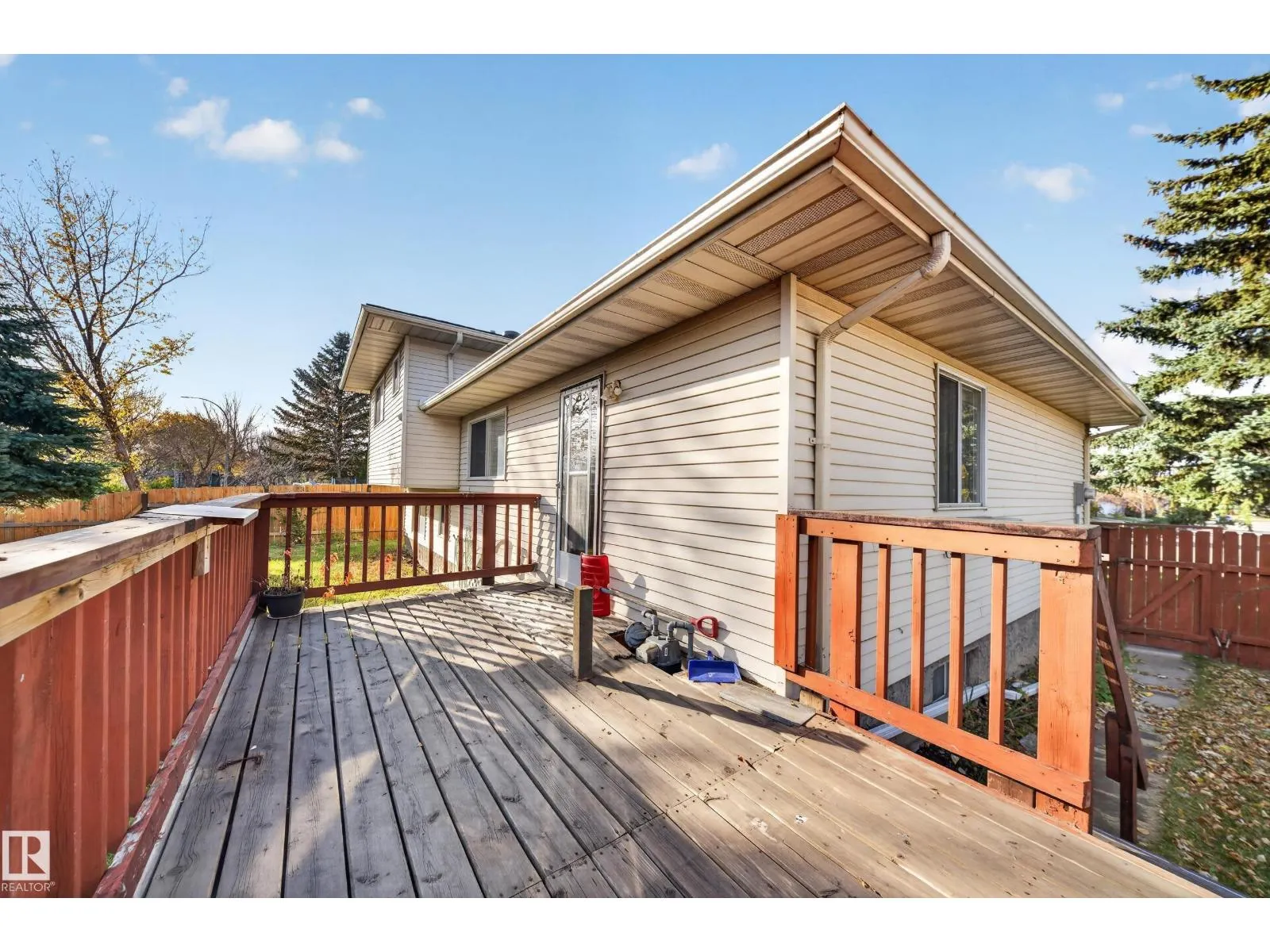 3135 145 AV NW