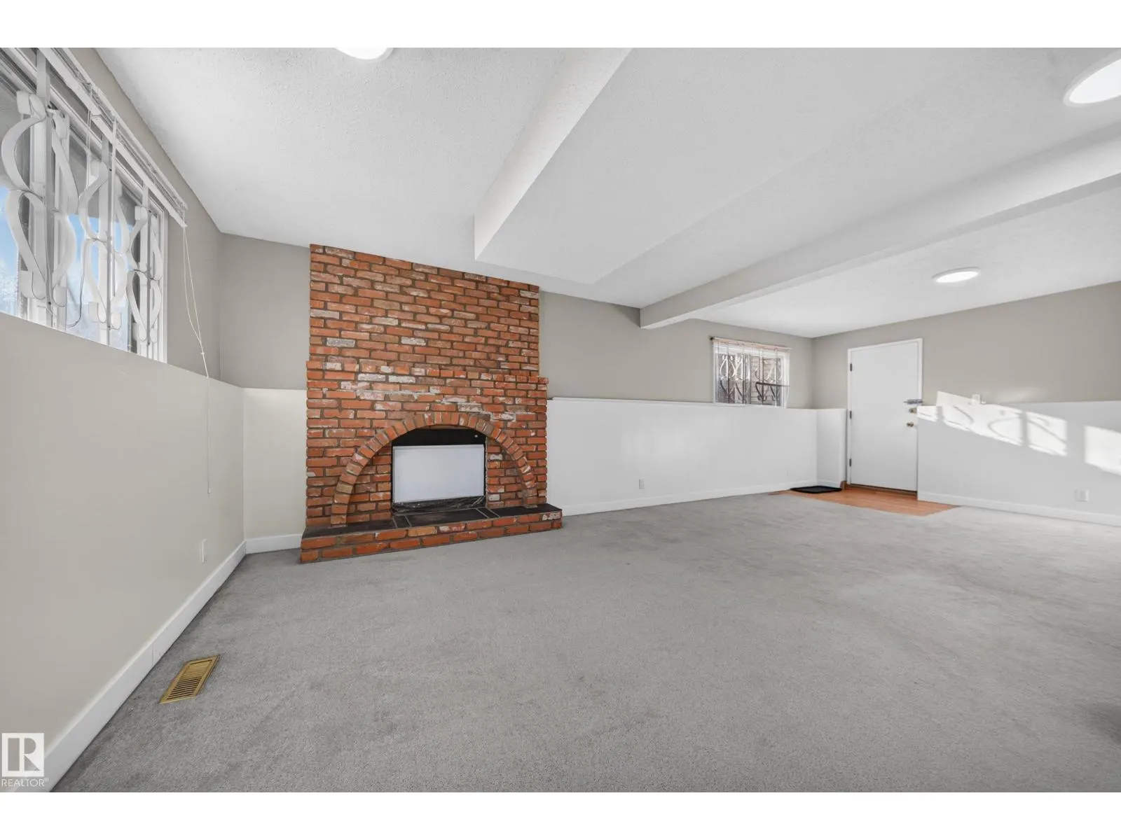 3135 145 AV NW
