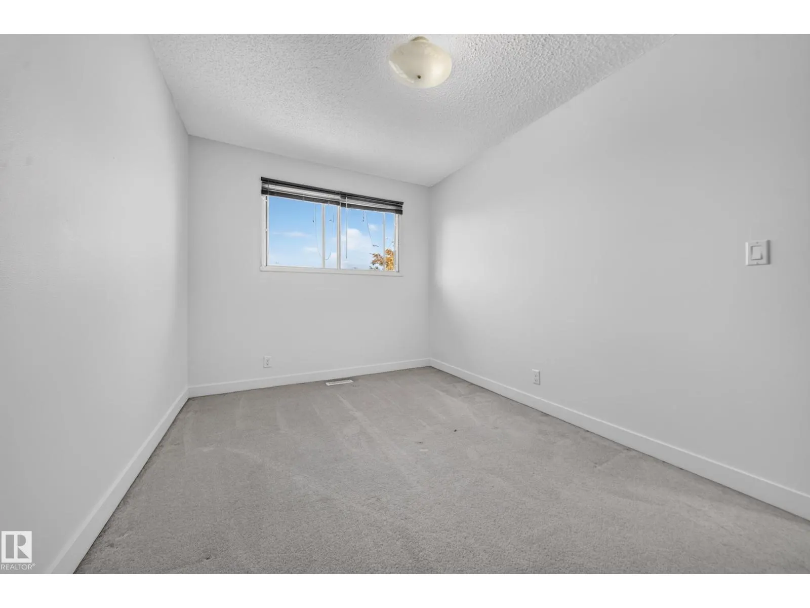 3135 145 AV NW