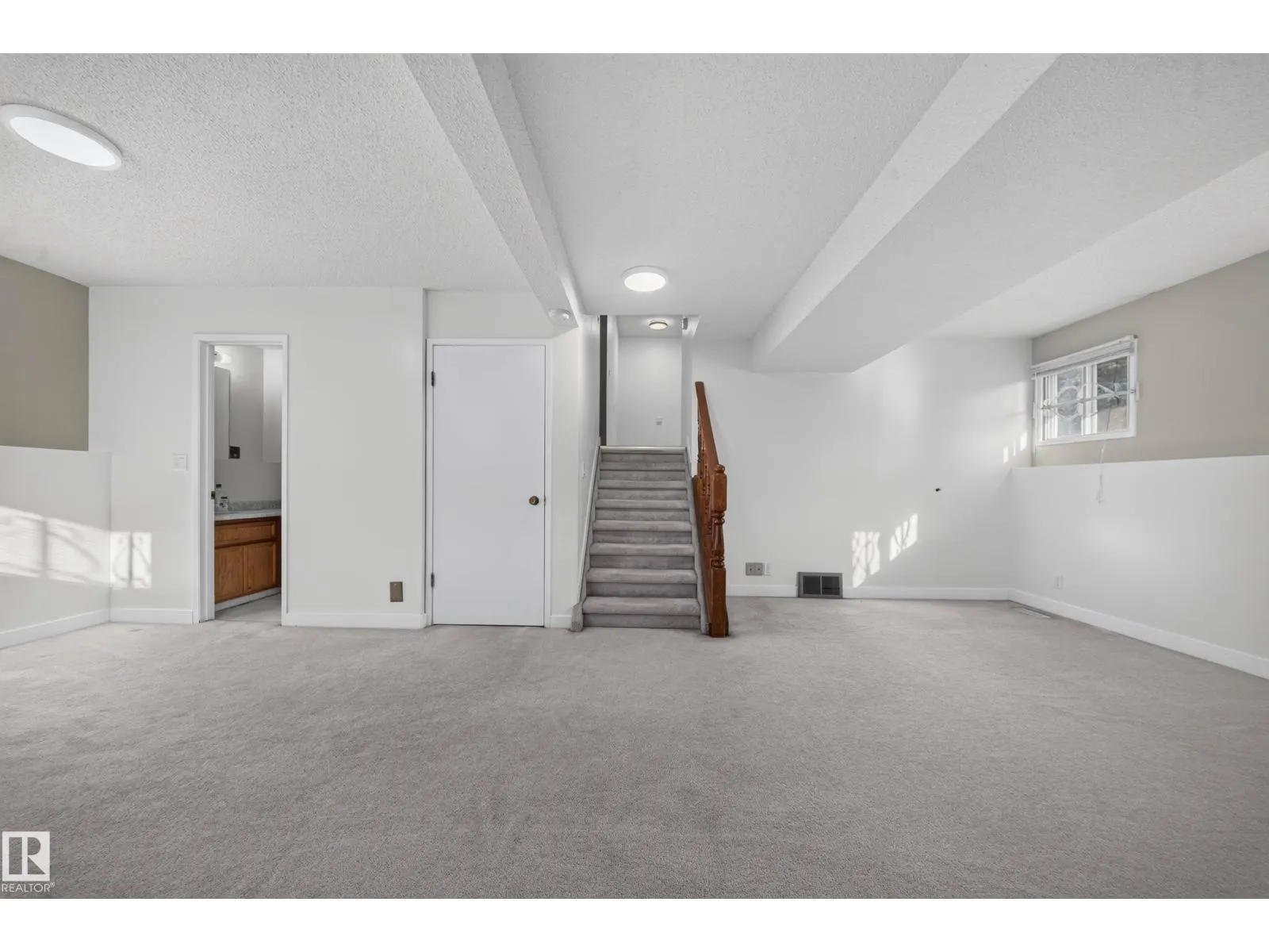 3135 145 AV NW