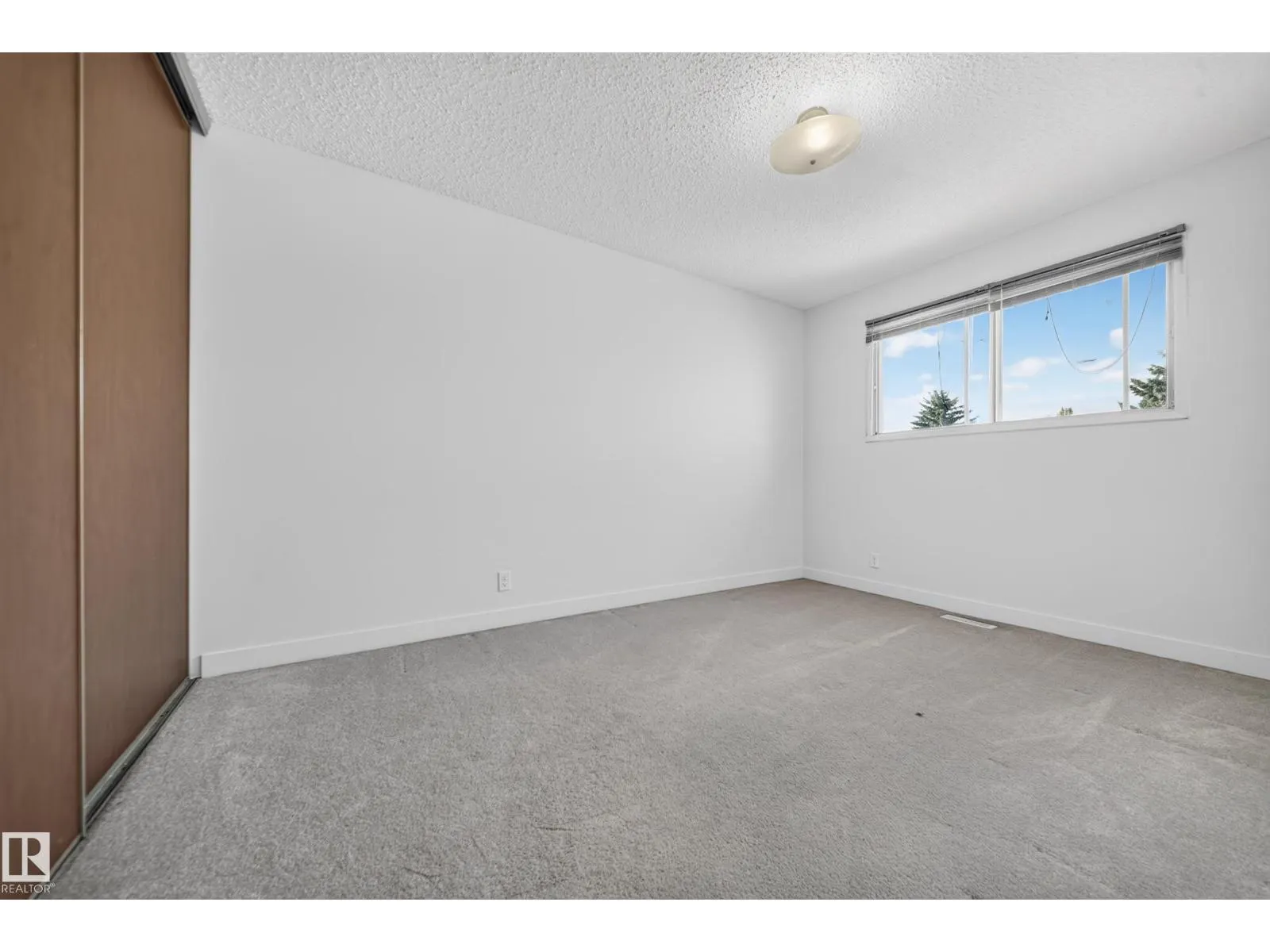 3135 145 AV NW