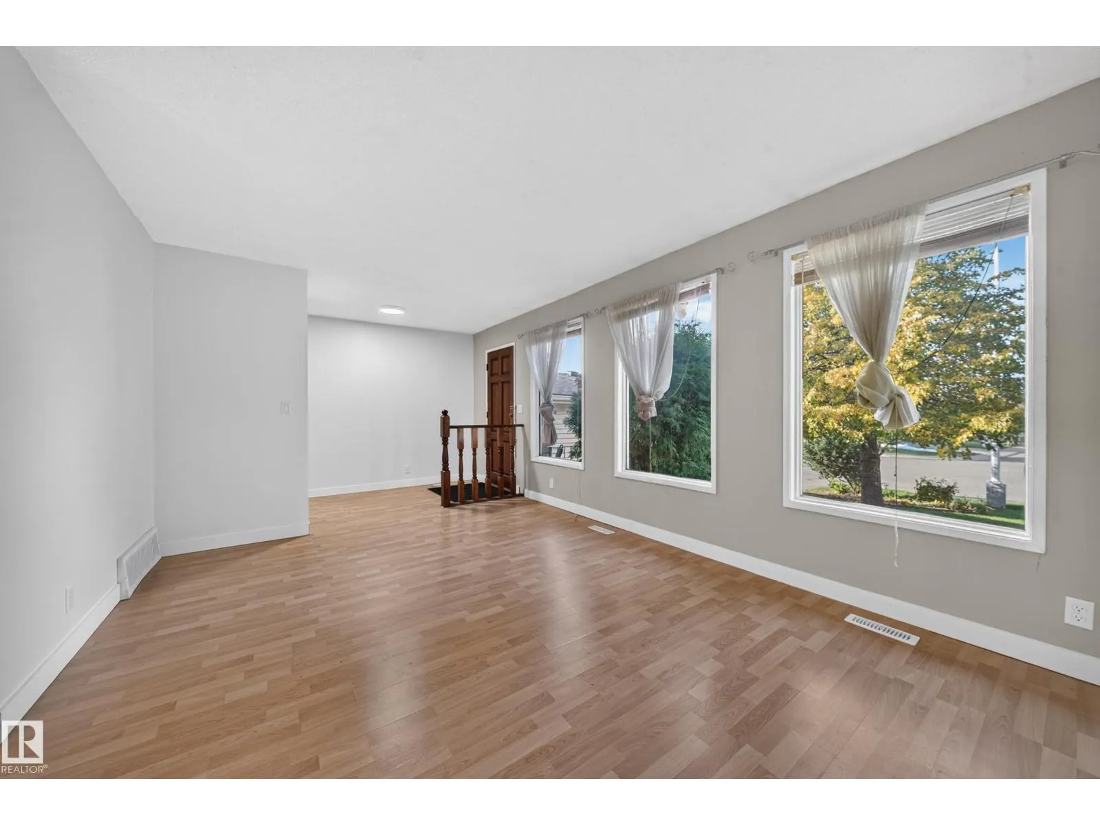 3135 145 AV NW