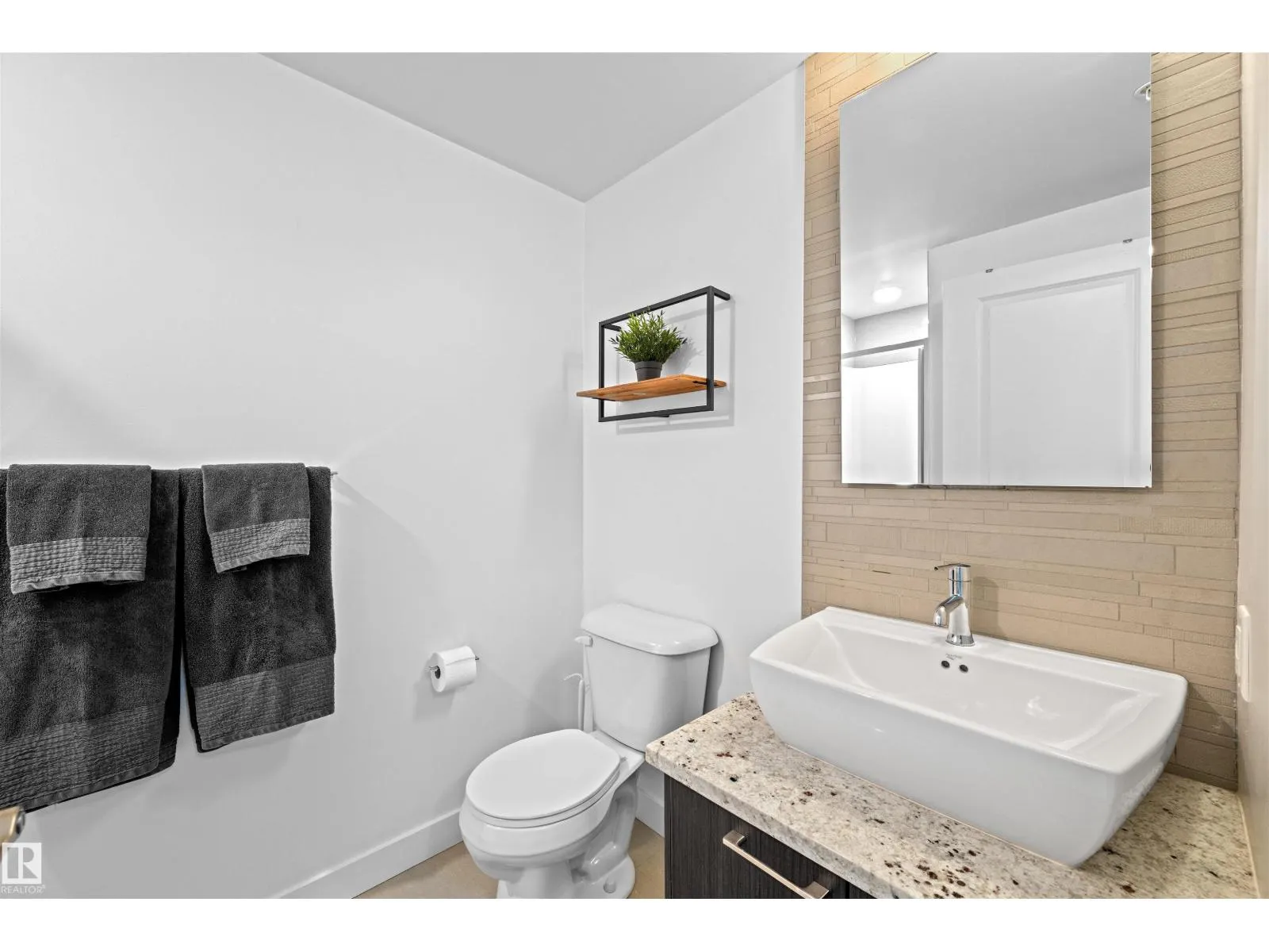 #1104 9720 106 ST NW