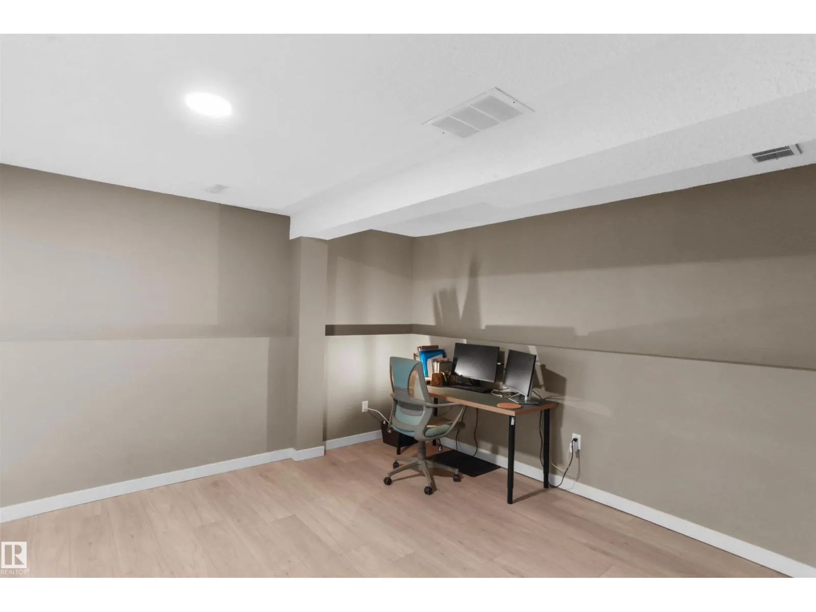 16 WILSON DR