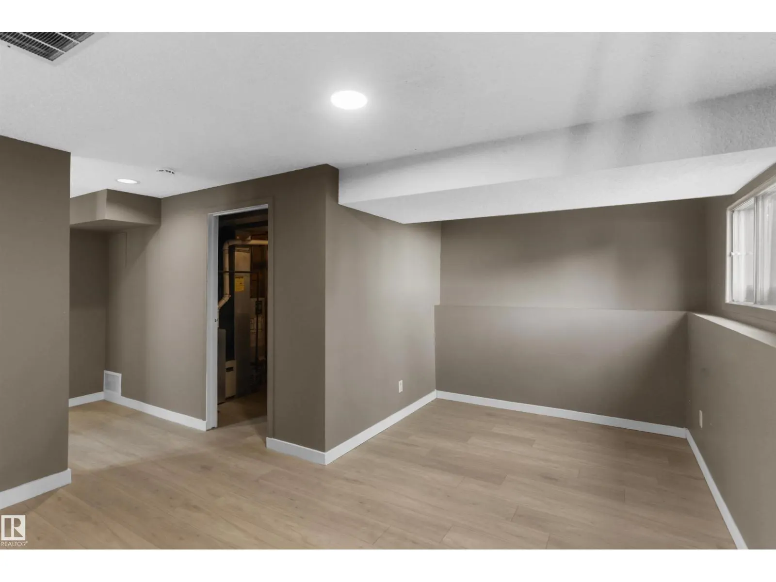 16 WILSON DR